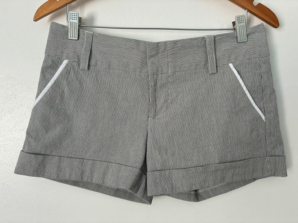 Alice + Olivia Black & White Pin Stripe Preppy Dress Shorts w/Cuff Size 4